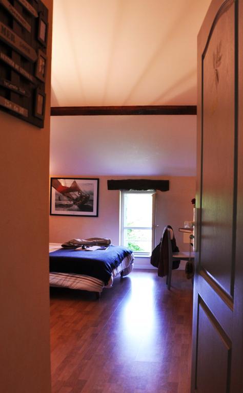 Hotel La Ferme Aux Abeilles Ambierle Pokoj fotografie