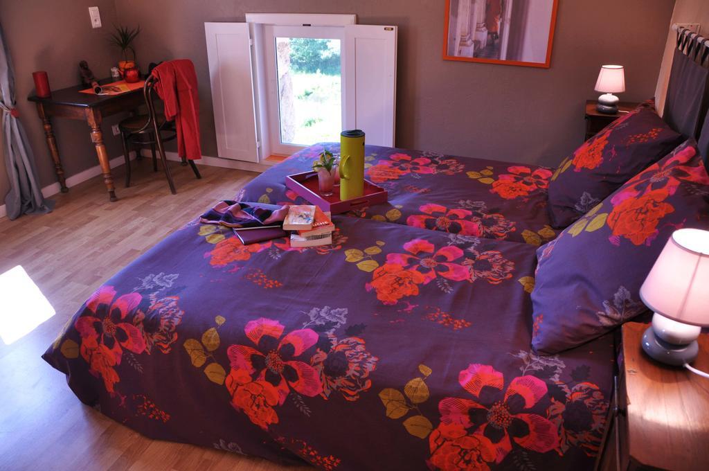 Hotel La Ferme Aux Abeilles Ambierle Pokoj fotografie