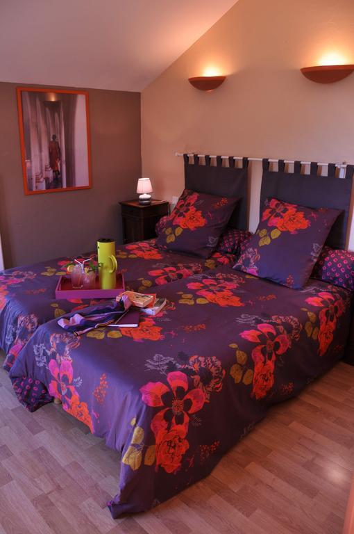 Hotel La Ferme Aux Abeilles Ambierle Pokoj fotografie