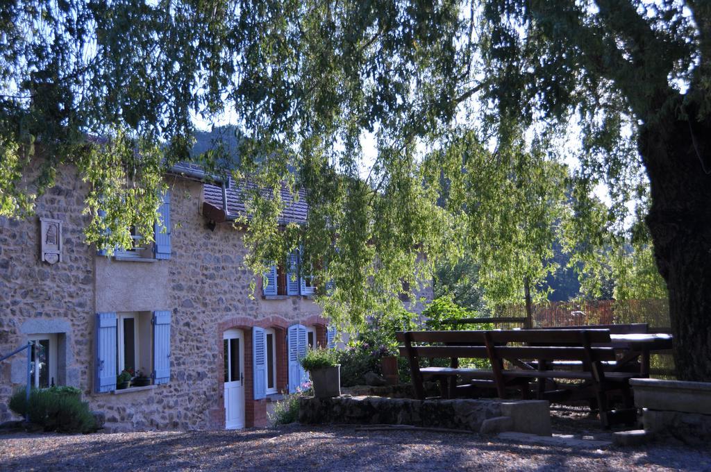 Hotel La Ferme Aux Abeilles Ambierle Exteriér fotografie